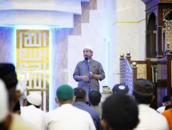 Gubernur Sulsel Bersama Masyarakat Shalat Tarawih Perdana di Masjid Kubah 99 Asmaul Husna