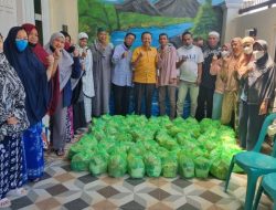 Hanura Makassar Bagi Sembako ke Warga Selama Ramadan