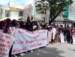 Unjukrasa Mahasiswa Tutup Jalan Poros Enrekang-Toraja