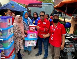 PMI Makassar Salurankan Bantuan Untuk Korban Kebakaran di Rappokalling