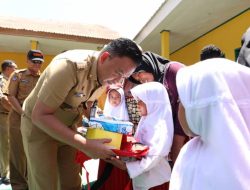 Bantuan Seragam Sekolah Gratis, Dongkrak Minat Sekolah di Bantaeng